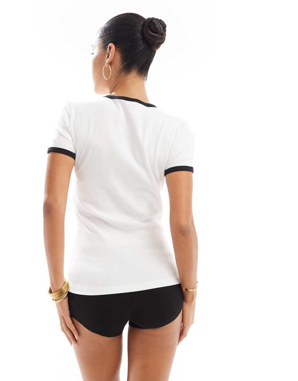 ONLY ribbed t-shirt with contrast detail in white Product Image