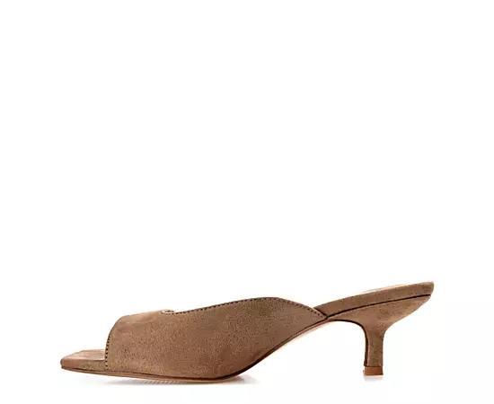 Journee Collection Womens Larna Pumps Product Image