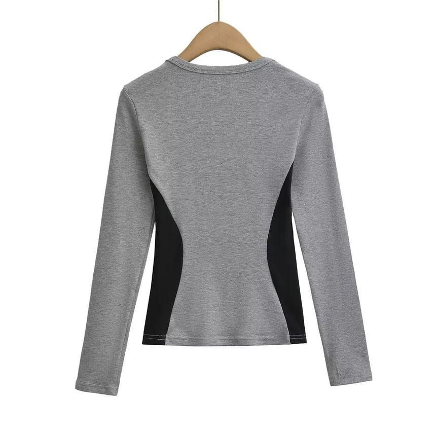 Long-Sleeve Scoop Neck Plain T-Shirt Product Image