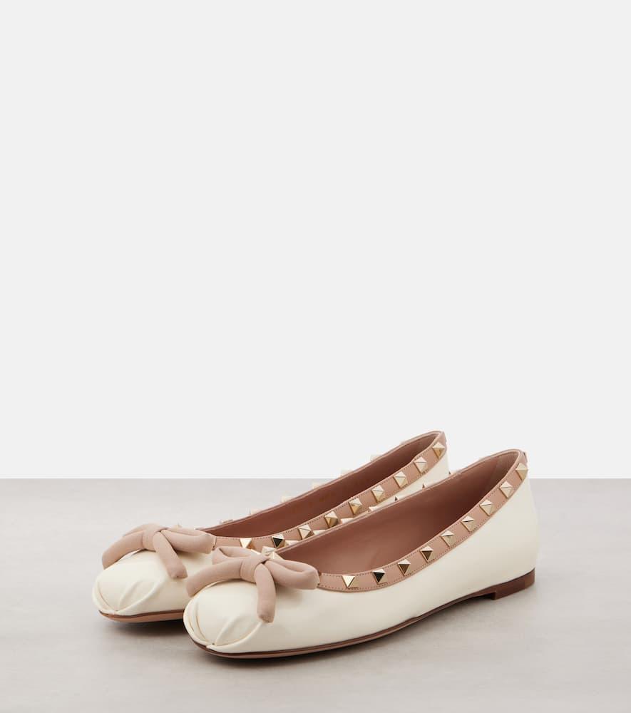 VALENTINO GARAVANI Valentino Rockstud Patent Ballerina Flat In White Product Image