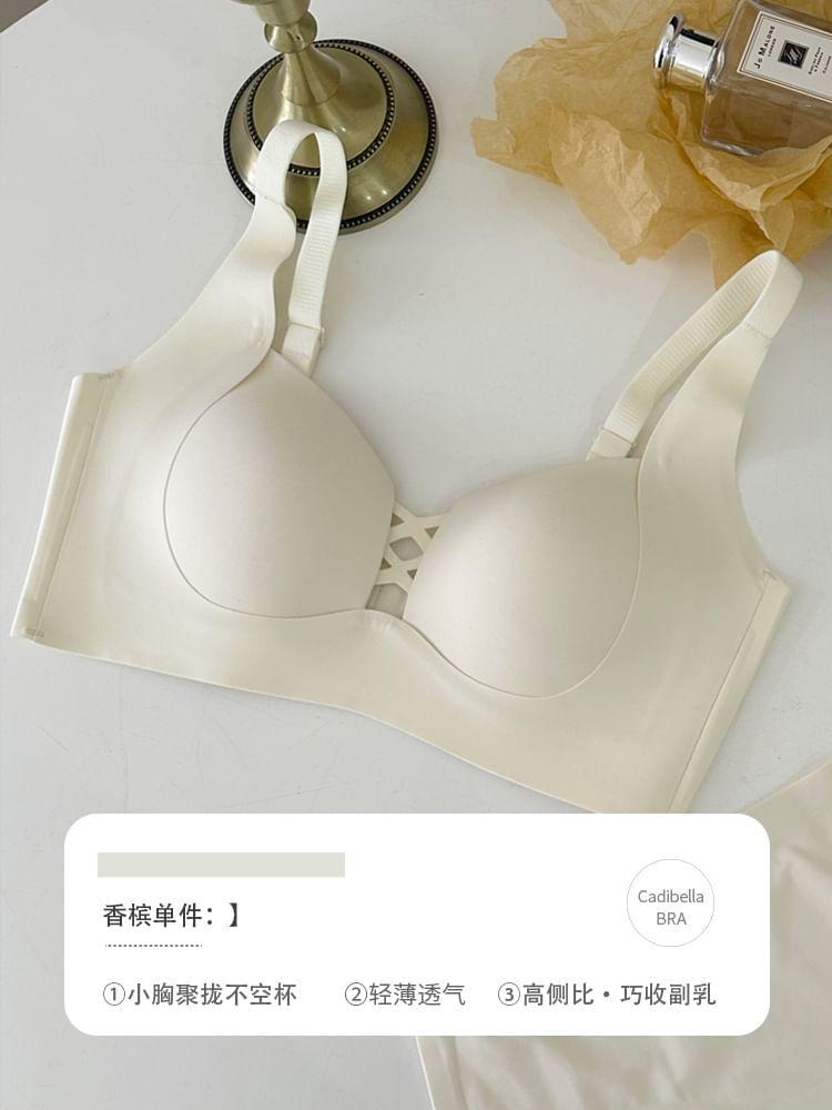 Set: Plain Cross Strap Seamless Bra + Bikini Panties Product Image