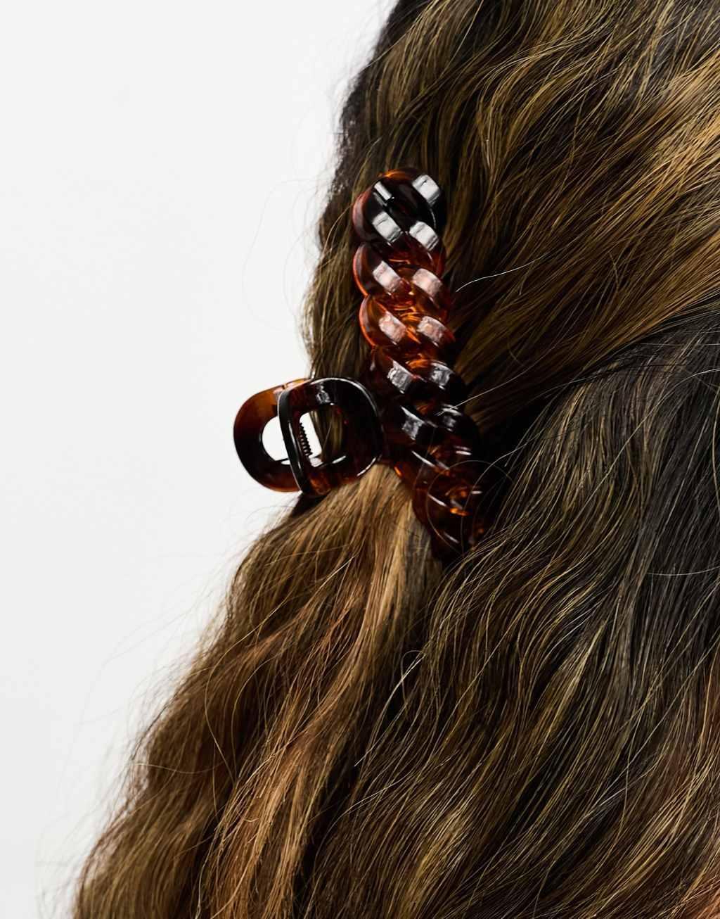 DesignB London chain effect hair clip in tortoise shell Product Image