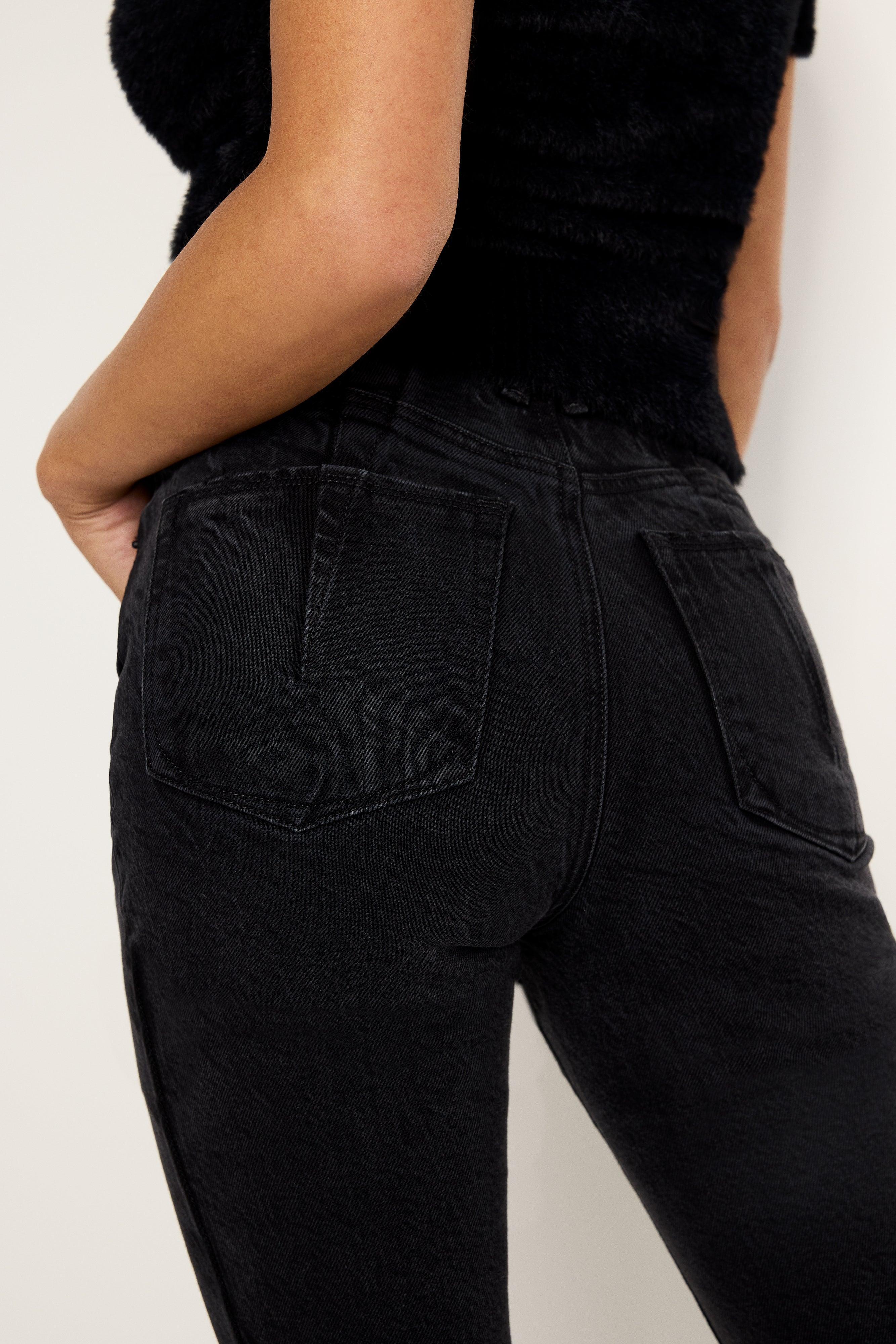 SOFT-TECH GOOD PETITE STRAIGHT JEANS | BLACK340 Product Image