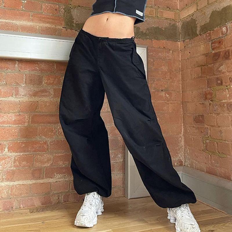 Low Rise Loose-Fit Wide Leg Cargo Pants Product Image