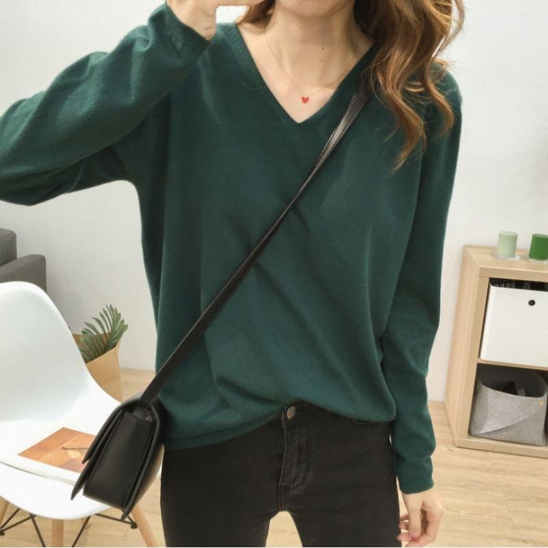 Long-Sleeve V-Neck Plain Knit Top Product Image