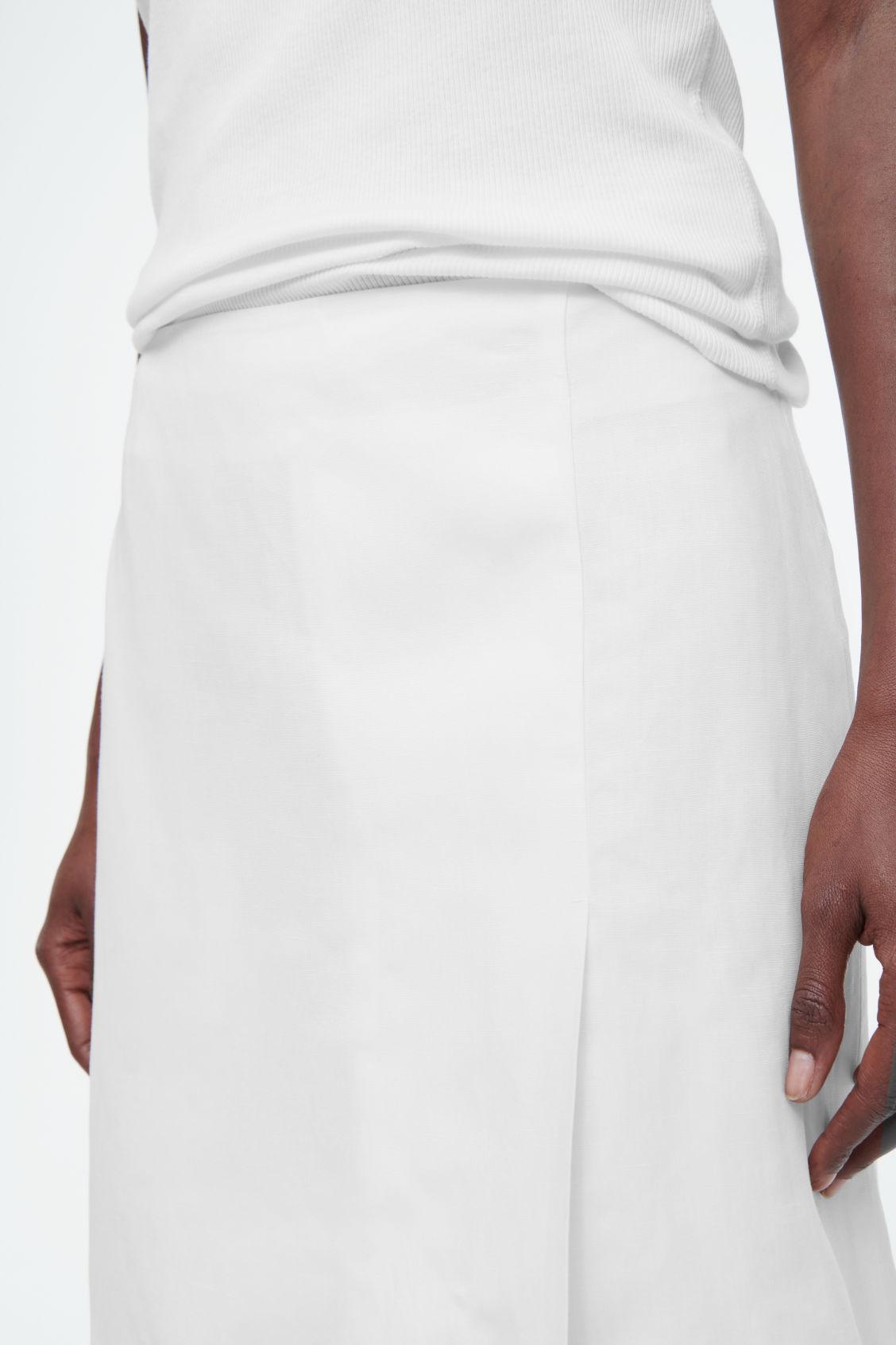 FRONT-PLEAT MINI SKIRT Product Image