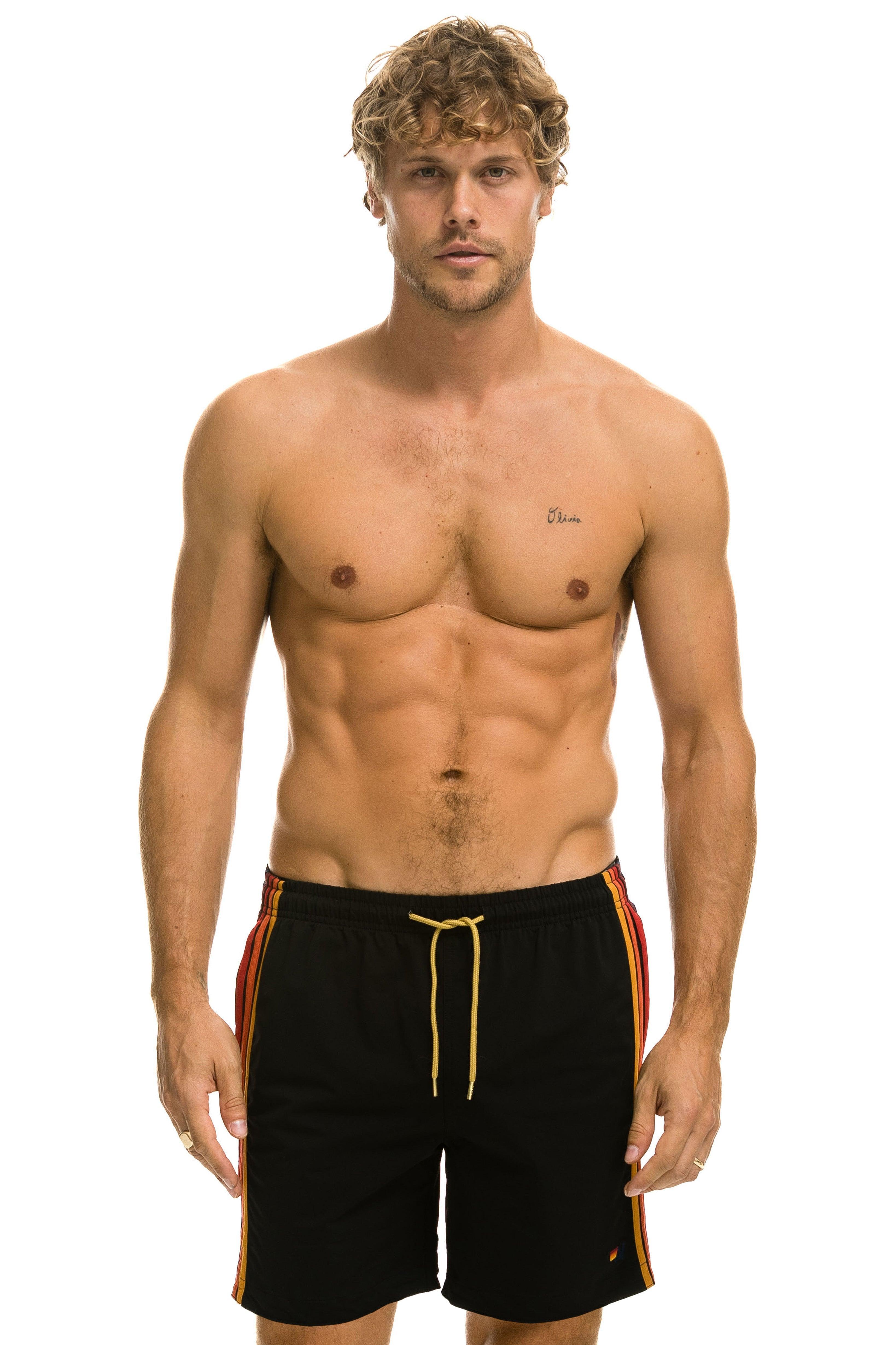 MEN'S 5 STRIPE FLEX SHORTS 7 INCH - BLACK Male Product Image