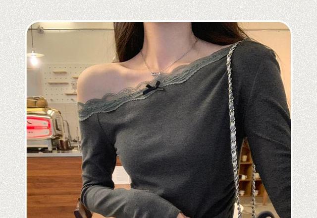 Long-Sleeve Off-Shoulder Bow Ruched Lace Trim Slim Fit Tee Product Image