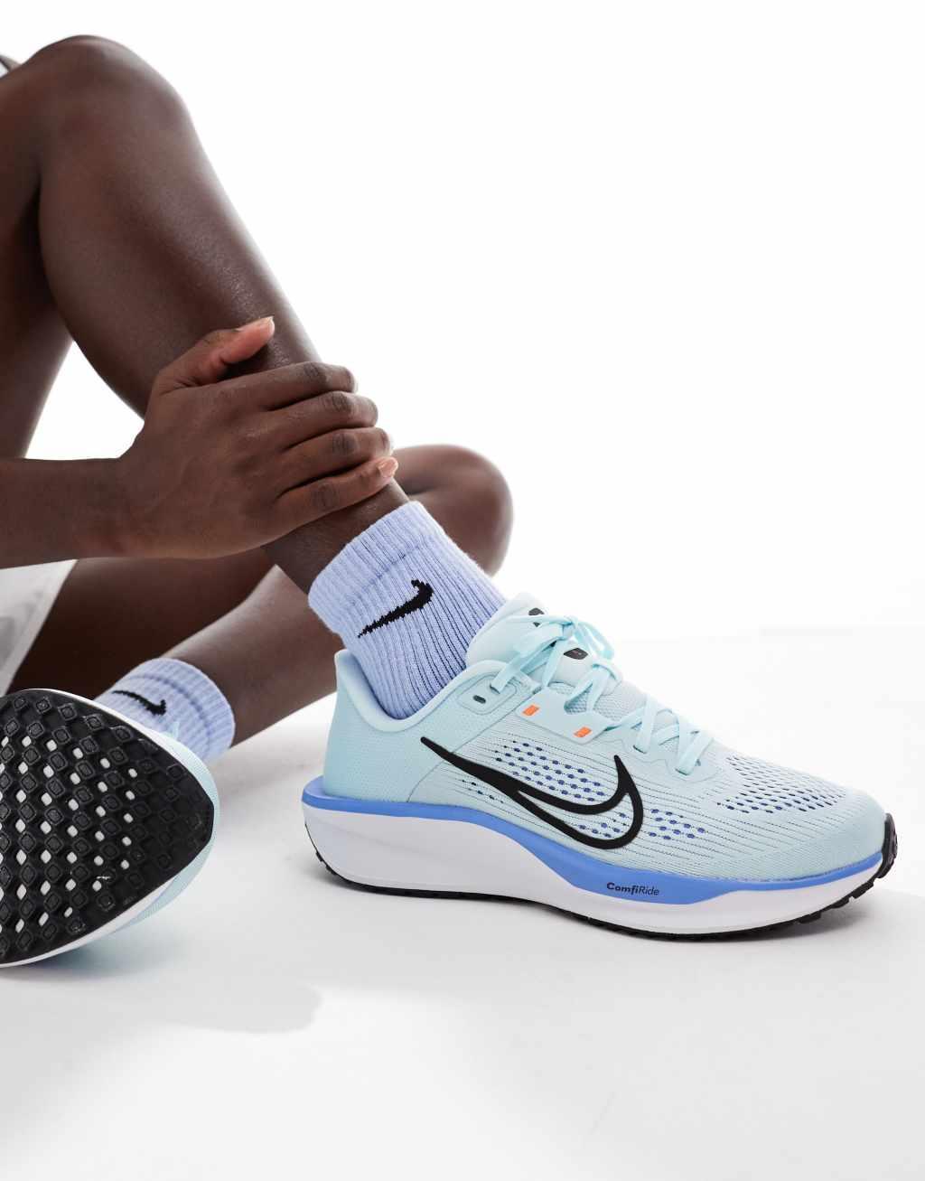 Nike Running Quest 6 sneakers in blue Product Image