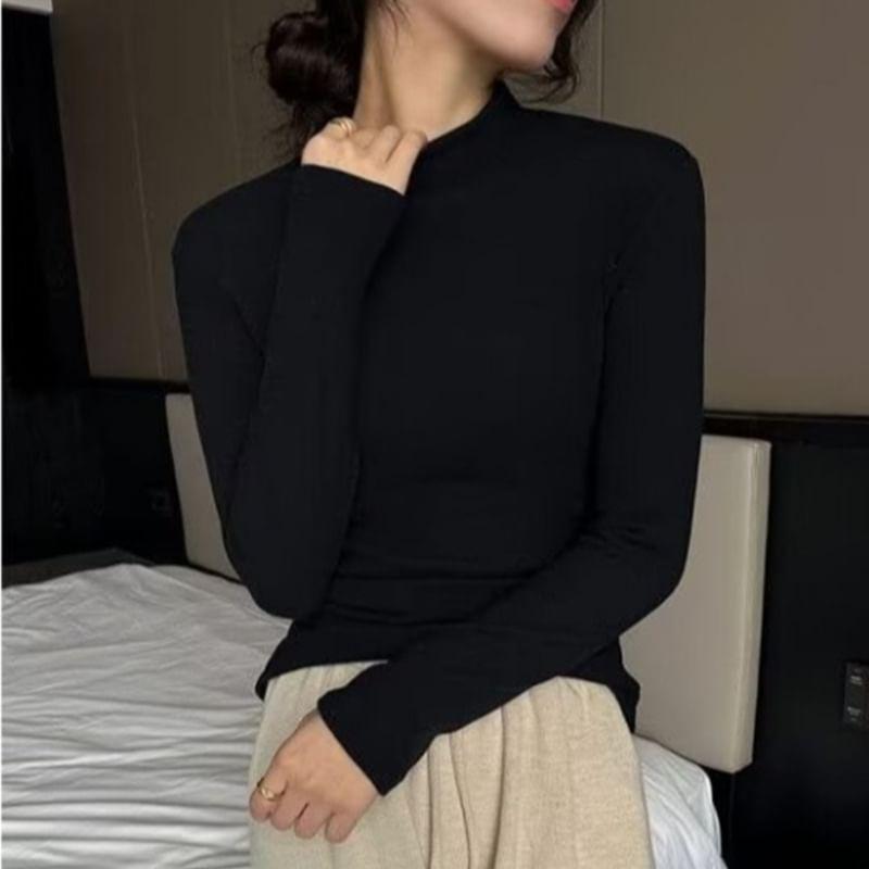 Long-Sleeve Mock Neck Plain T-Shirt Product Image