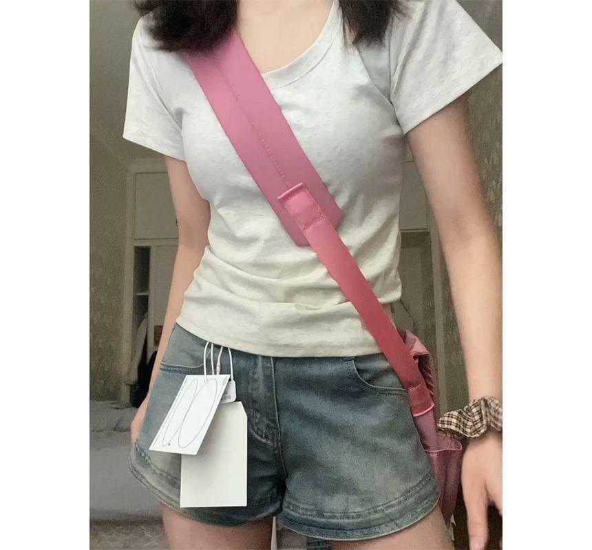 Short-Sleeve Scoop Neck Plain T-Shirt Product Image