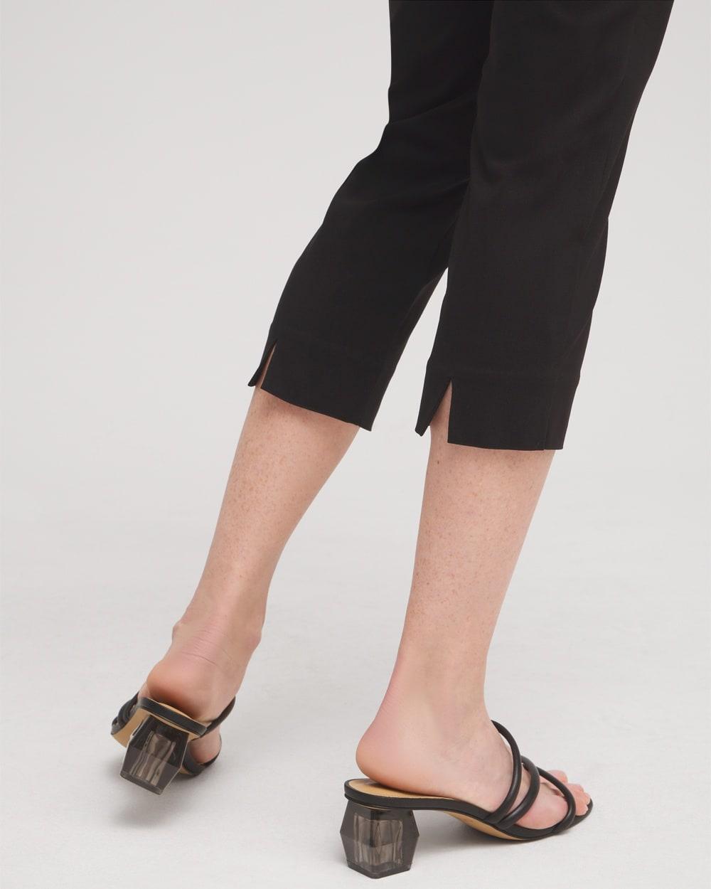 Wide Waistband Vented Pull-on Capris Product Image