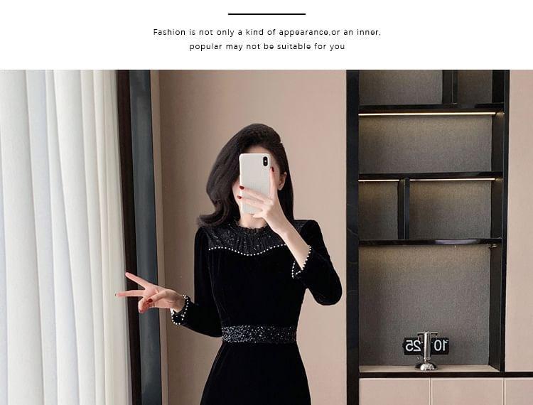 Long-Sleeve Crewneck Velvet Midi A-Line Dress Product Image