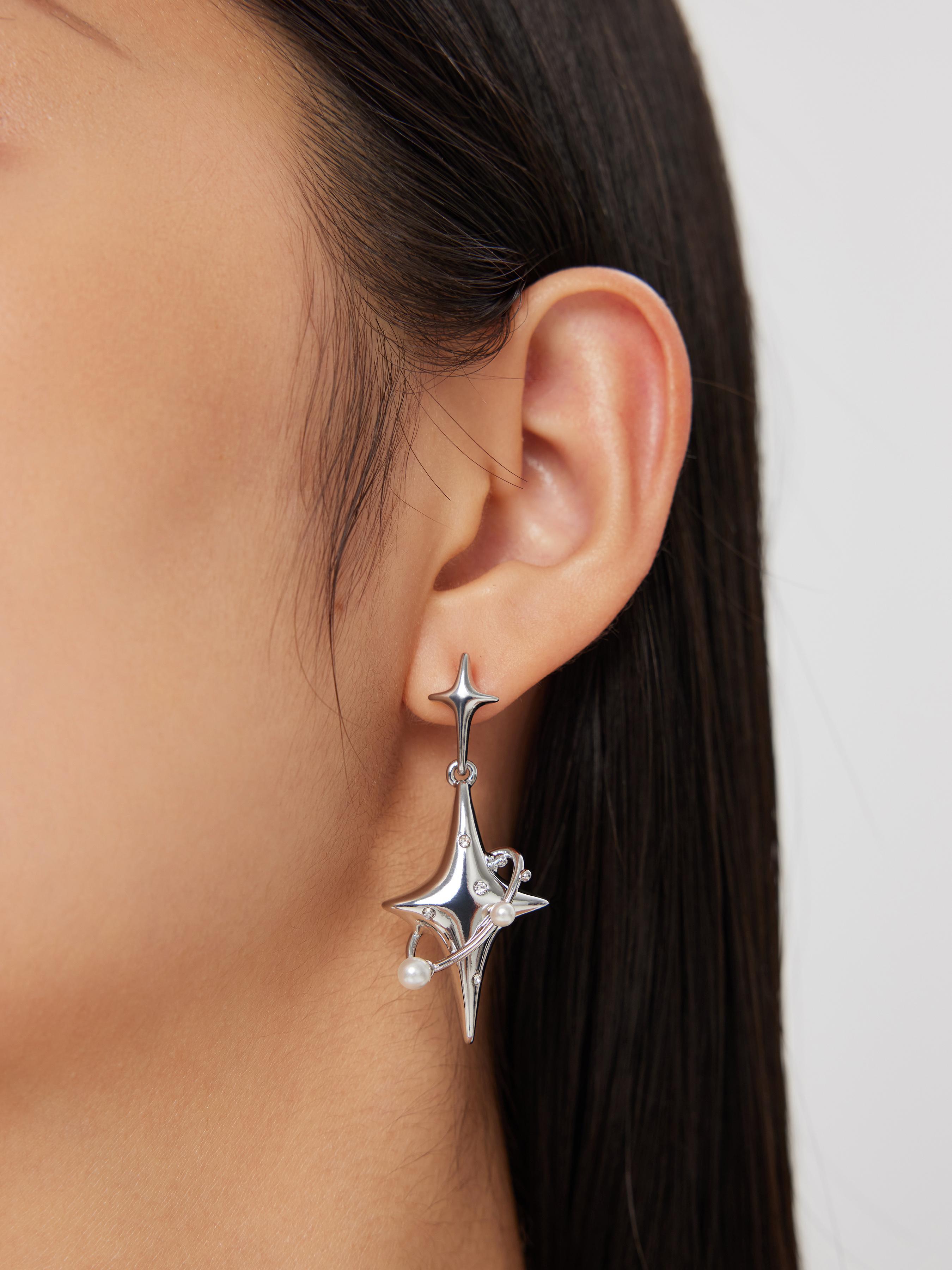 Rhinestone & Faux Pearl Decor Star Earrings Product Image