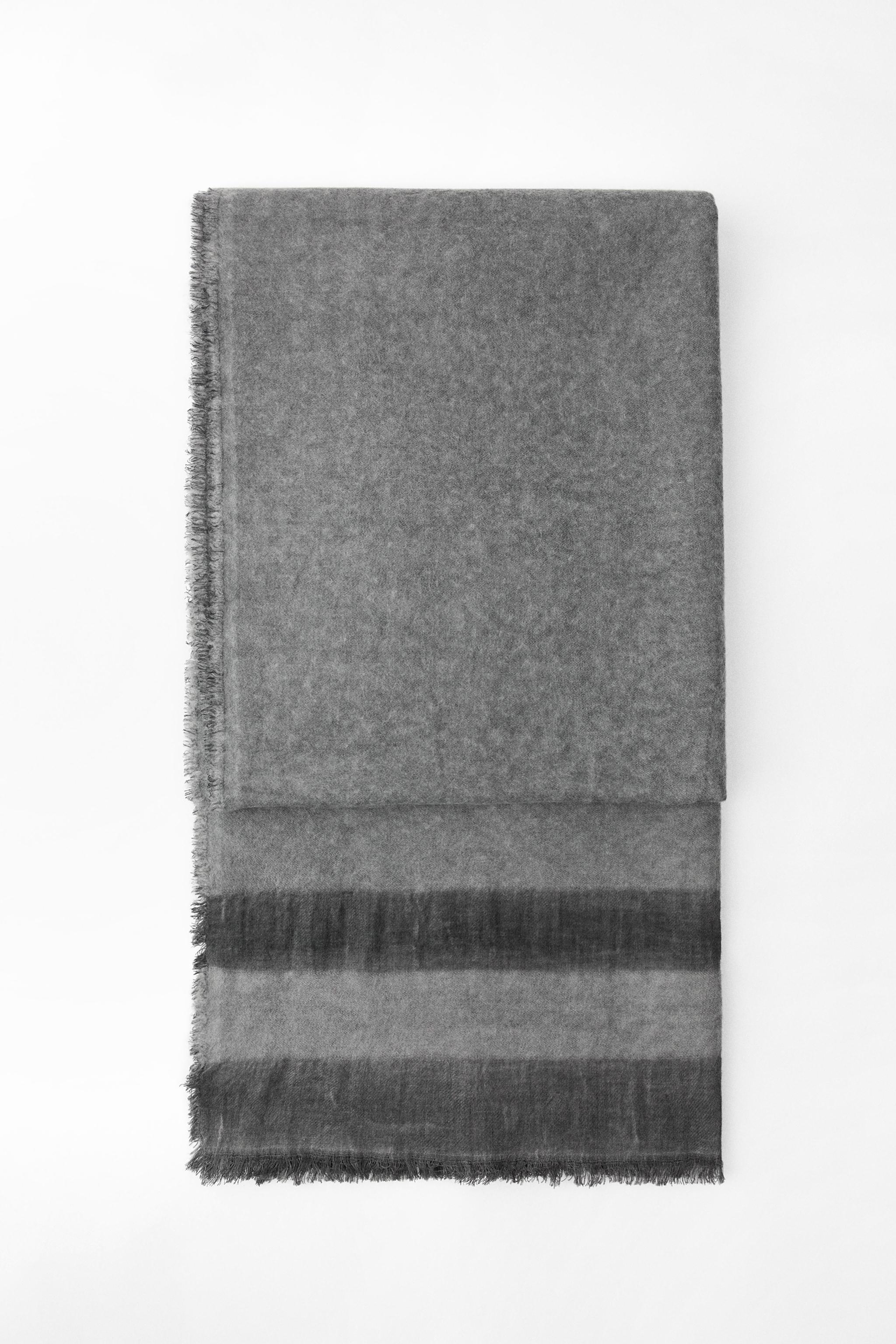 STRIPED SCARF Product Image