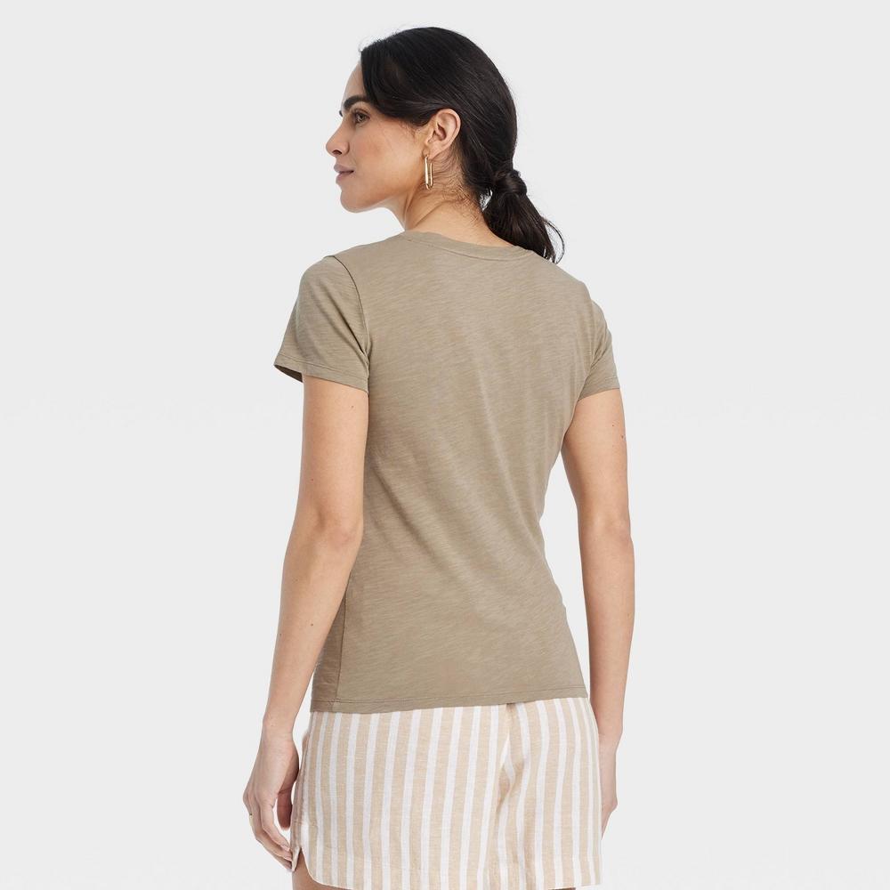 Womens Fitted Short Sleeve V-Neck T-Shirt - Universal Thread Brown XL Product Image