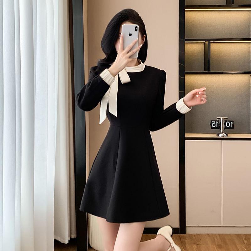 Long-Sleeve Round Neck Two Tone Bow Mini A-Line Dress Product Image