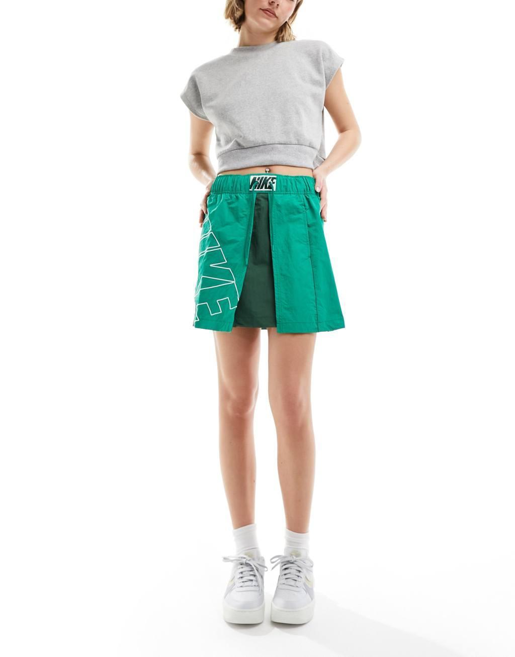 Nike WWC skirt in green Product Image