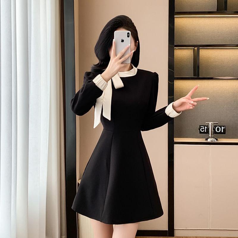 Long-Sleeve Round Neck Two Tone Bow Mini A-Line Dress Product Image