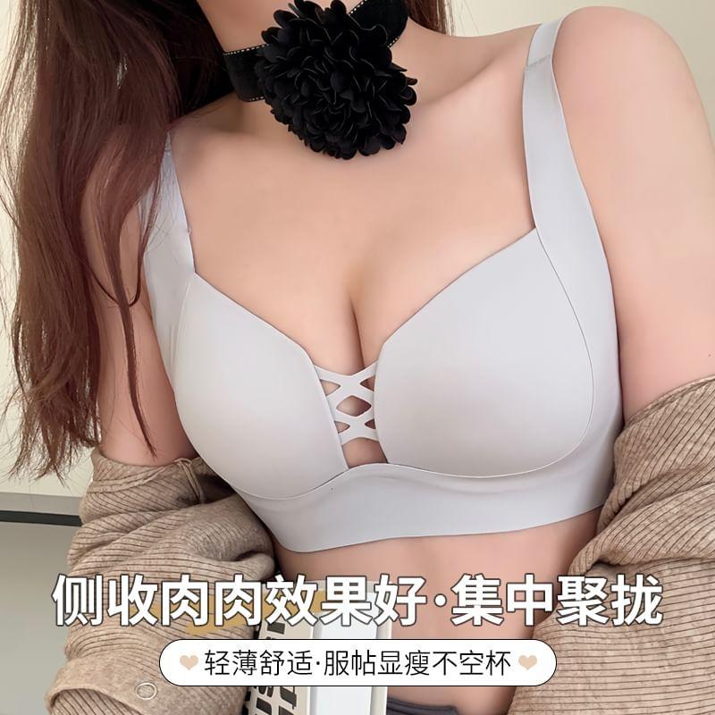 Set: Plain Cross Strap Seamless Bra + Bikini Panties Product Image