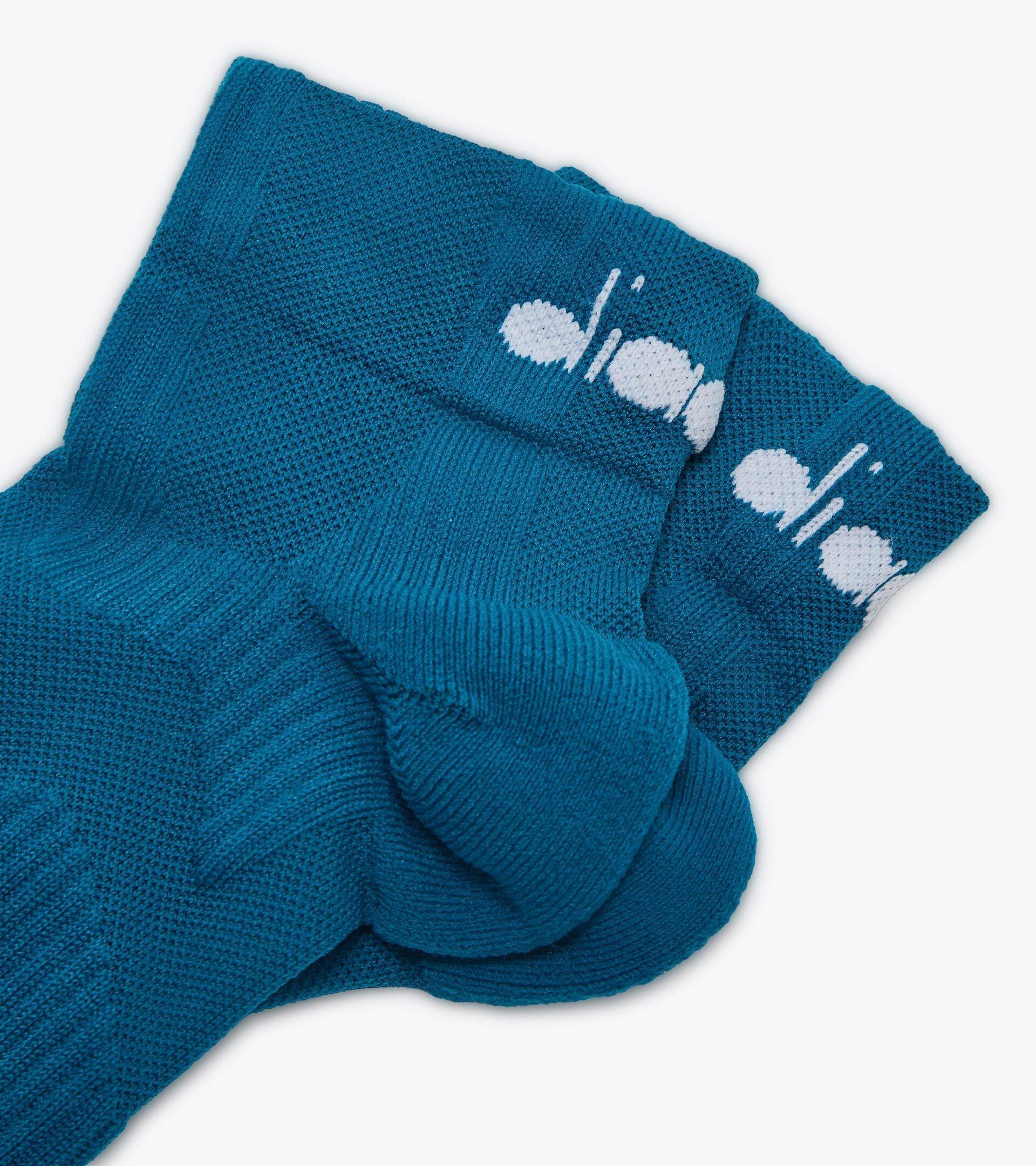 CUSHION QUARTER SOCKS Product Image