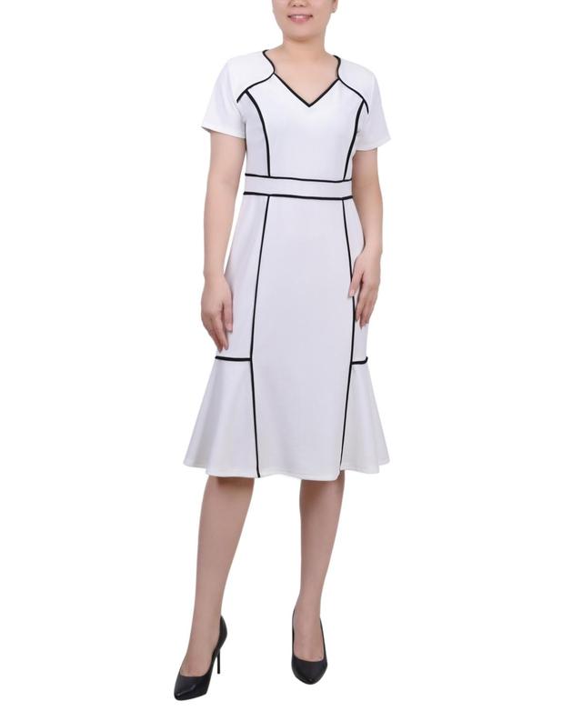 Women's Short Sleeve Piped Detail Dress Product Image