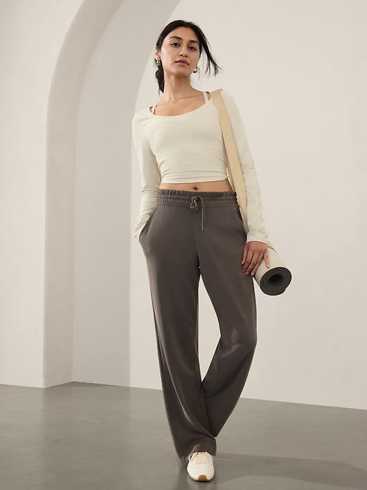 Seasoft Mid Rise Straight Pant Product Image