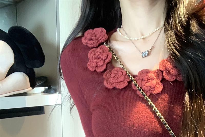 Long-Sleeve Scoop Neck Plain Floral Sweater Product Image