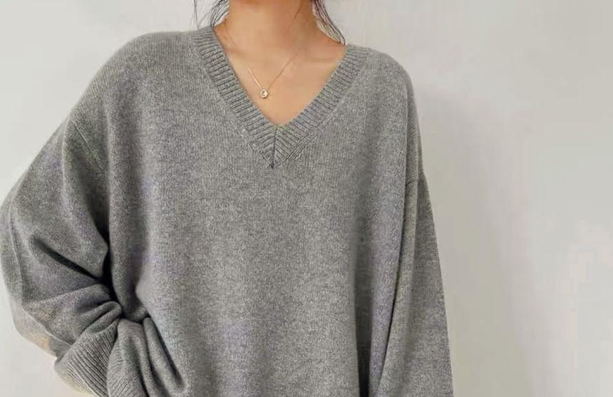 Long-Sleeve V-Neck Plain Sweater Product Image