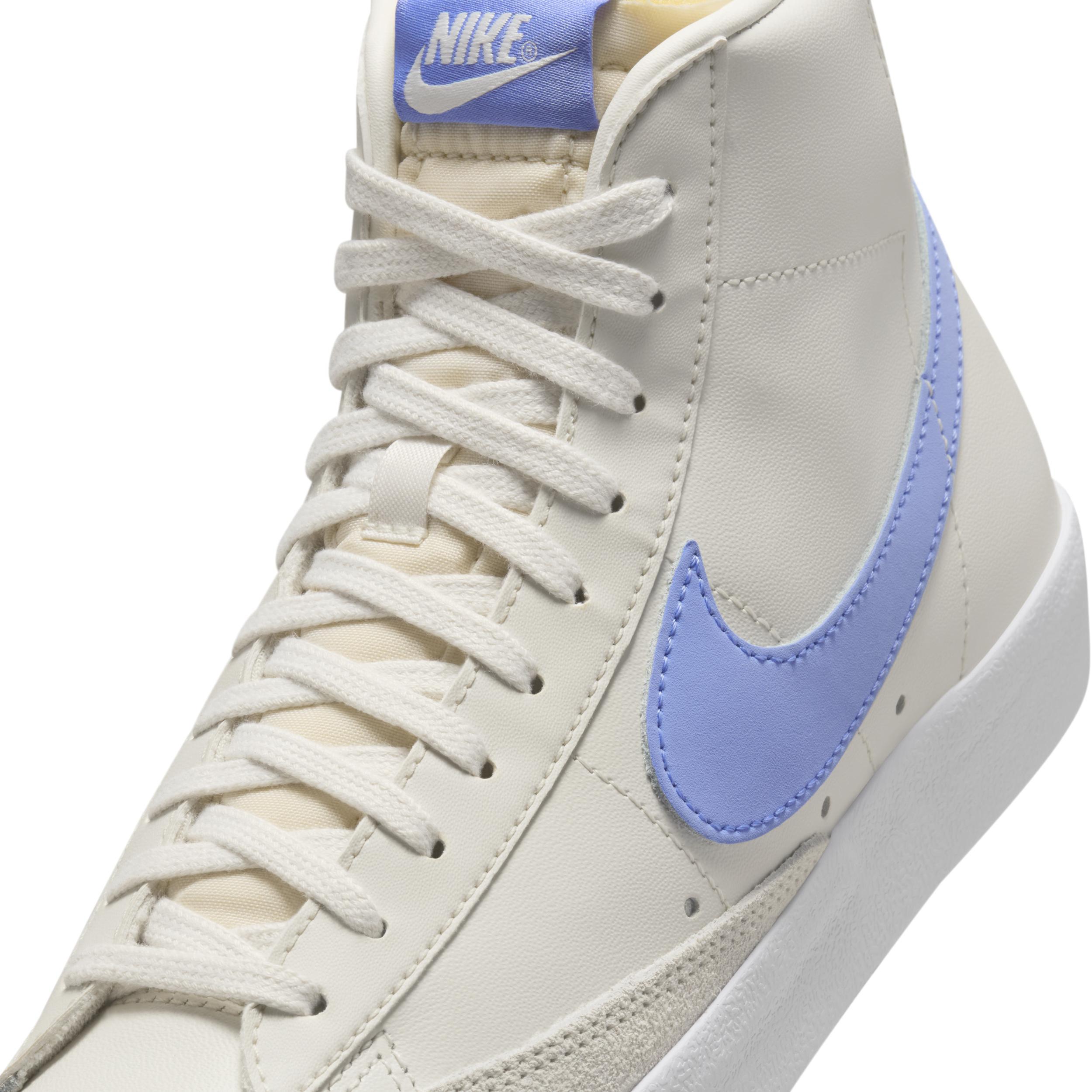 Nike Womens Blazer Mid 77 Shoes Product Image