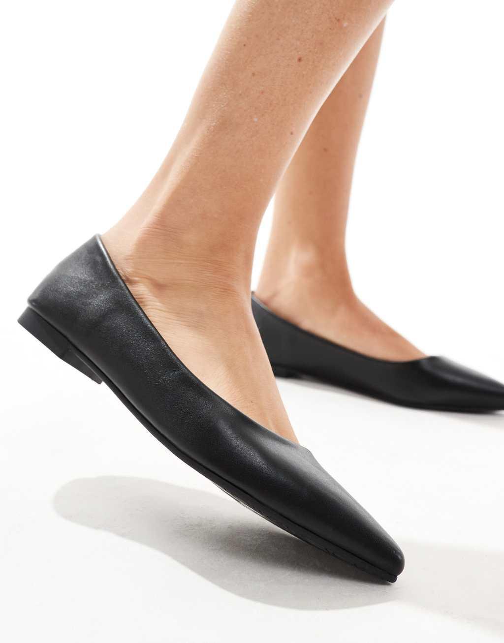 SEQWL pointed ballet flats in black PU Product Image