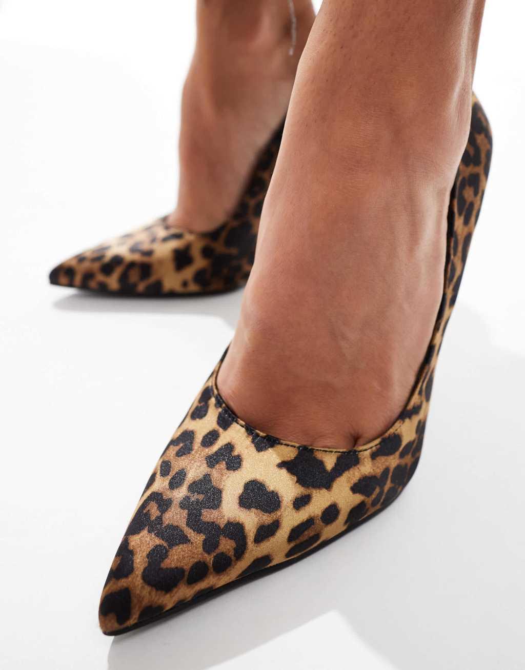 Simmi London Agathia pumps in Leopard Product Image