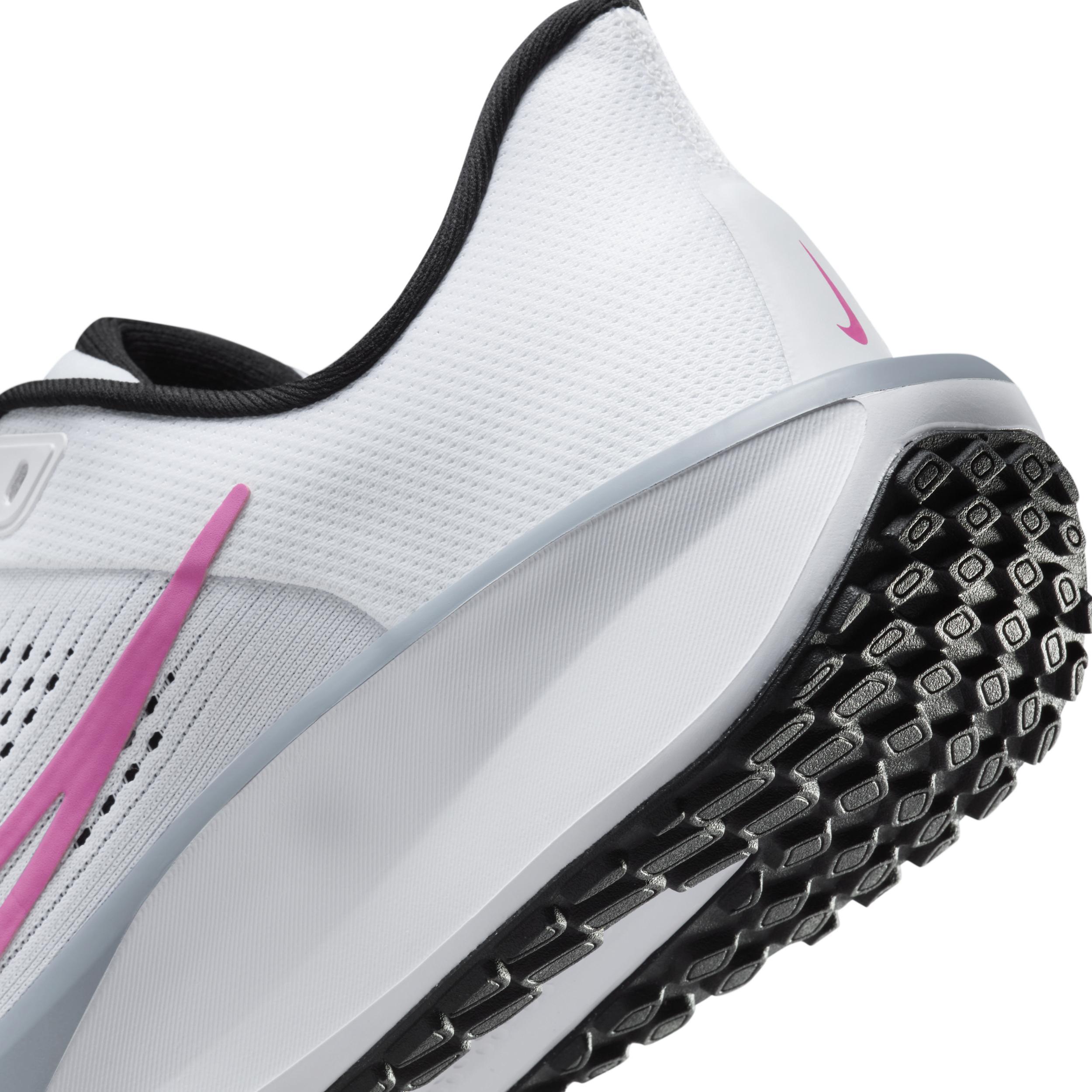 Nike Women's Quest 6 Road Running Shoes Product Image