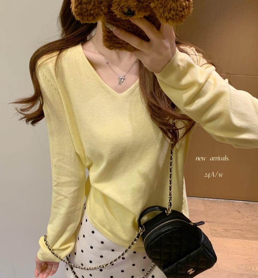 Long Sleeve V-Neck Plain Knit Top Product Image