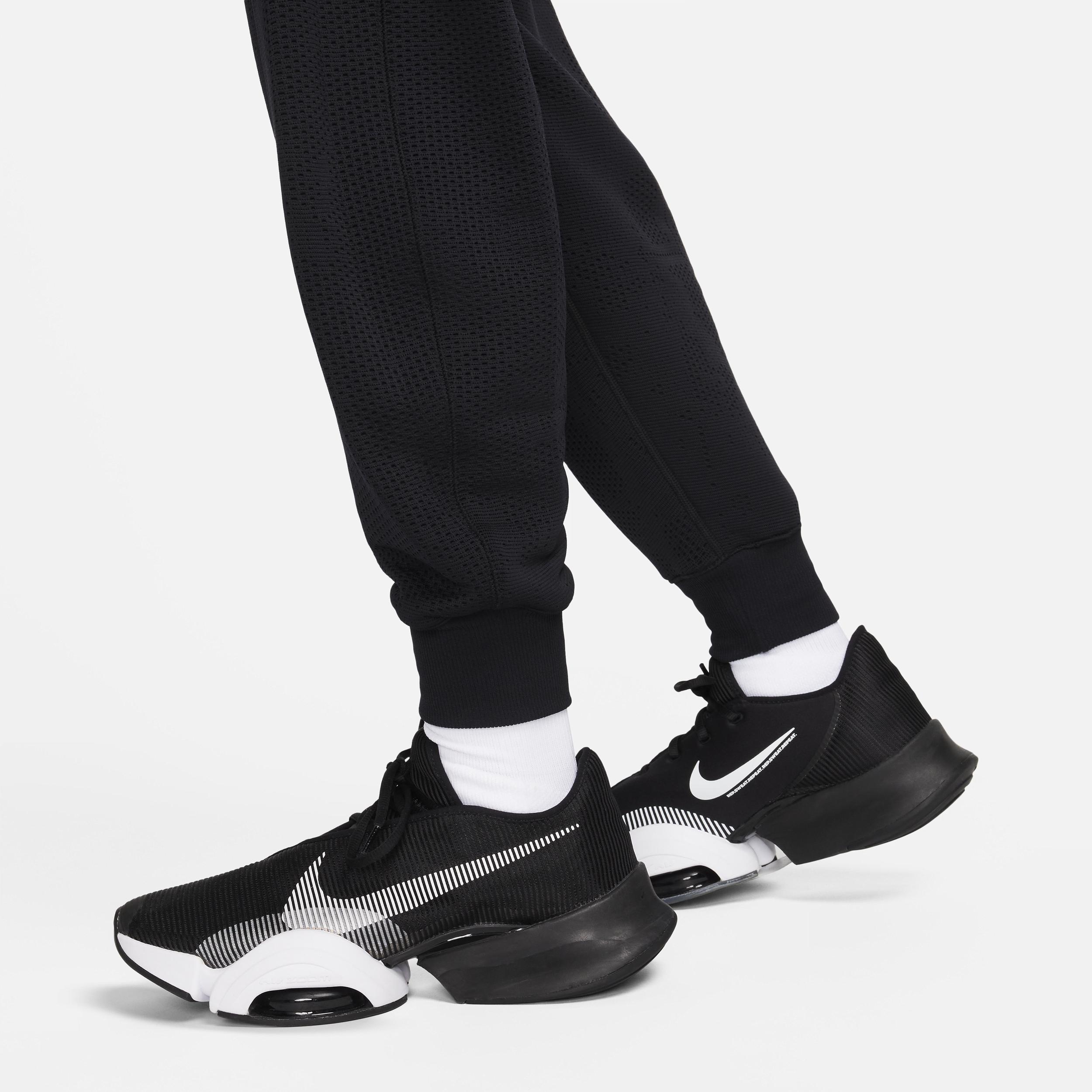 Nike Men's A.P.S. Therma-FIT Versatile Pants Product Image