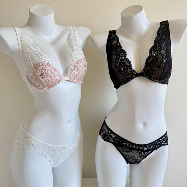 Lace Bra / Bikini Panty / Choker / Set Product Image