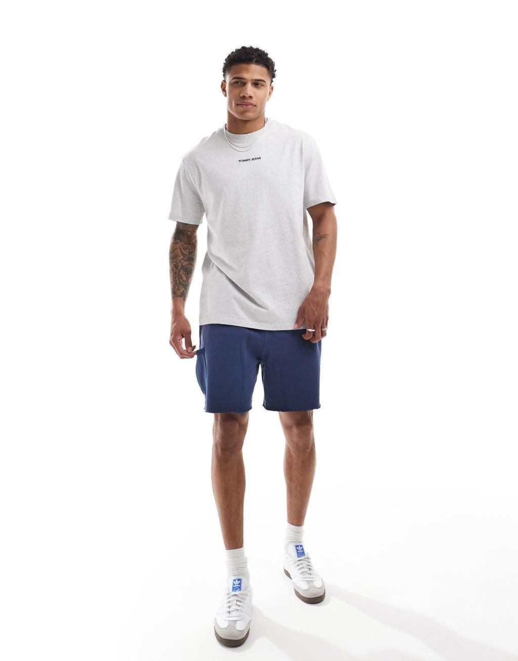 Tommy Jeans small logo T-shirt in gray Product Image