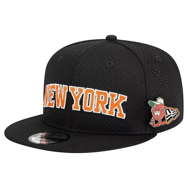 Mens New Era New York Knicks Post-Up Pin Mesh 9FIFTY Snapback Hat Product Image