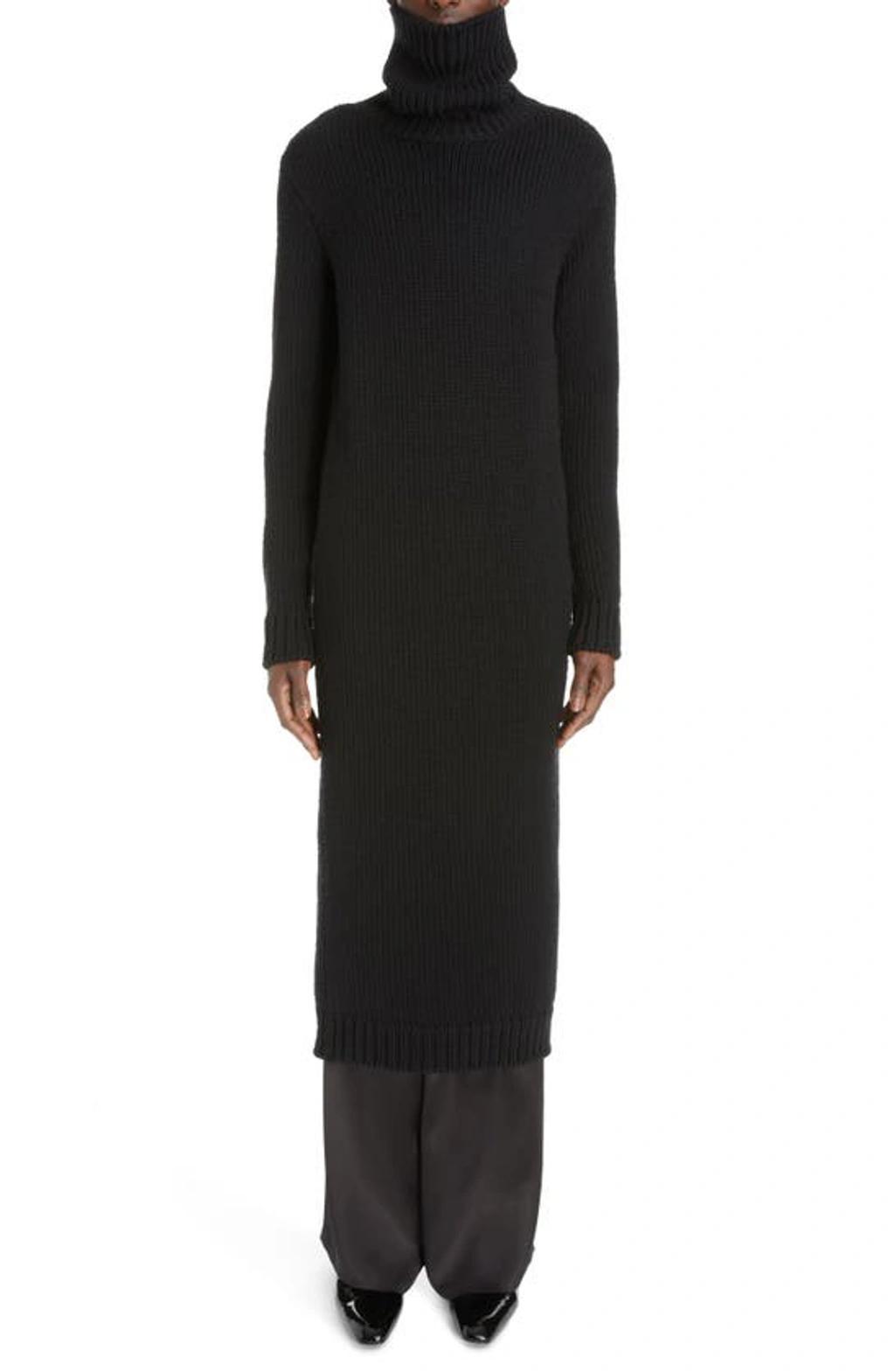 Extralong Turtleneck Wool Sweater In Nero Product Image