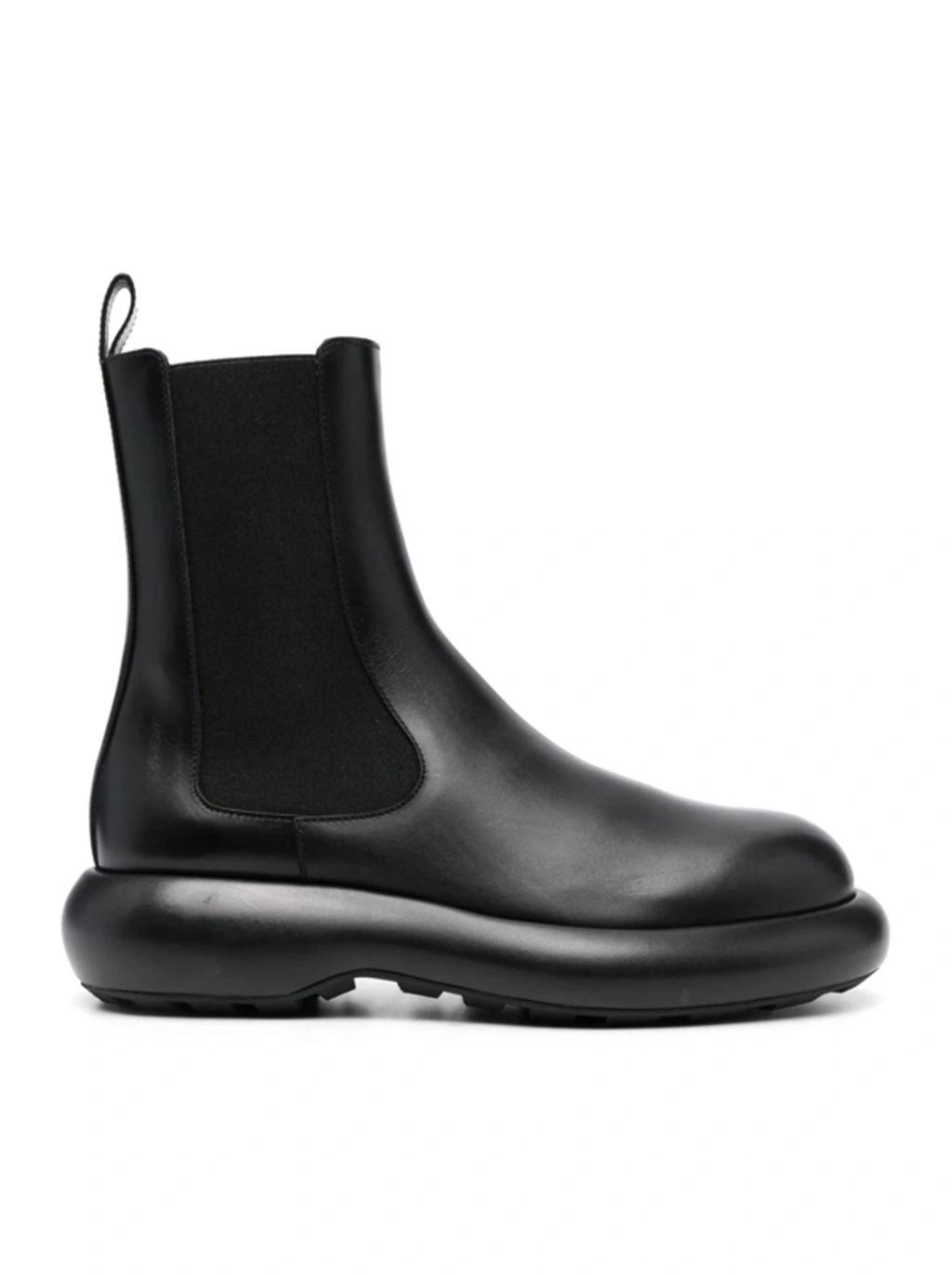 Low Heels Ankle Boots In Black Leather product image