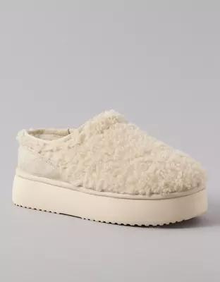 AE The Sherpa Hangout Slip-On Slipper Product Image