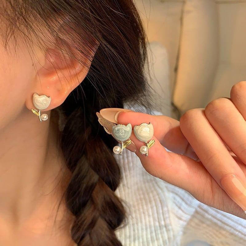 Flower Faux Pearl Stud Earring Product Image