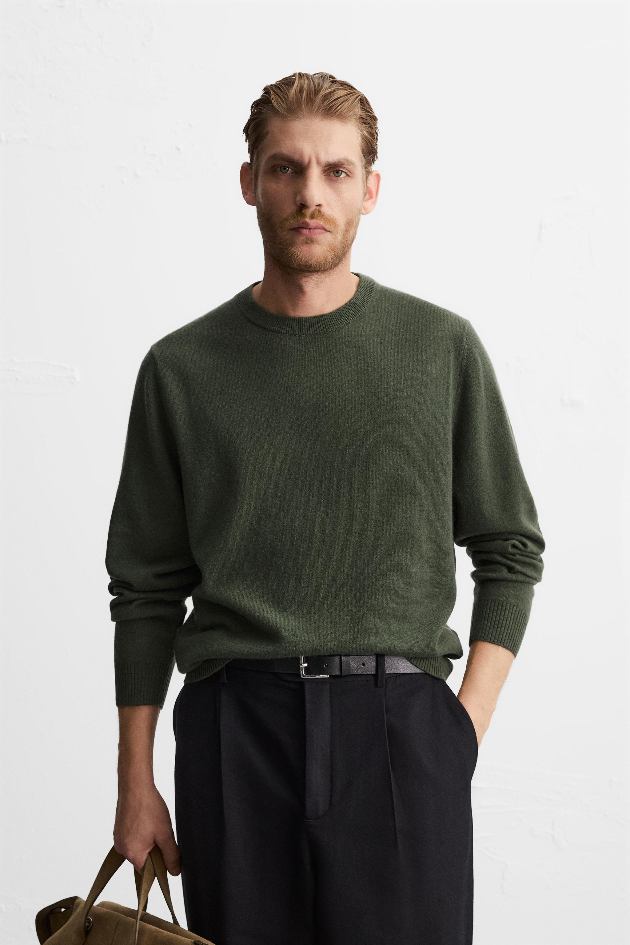 Regular fit wool thread sweater. Round neck and long sleeves. Rib trim. Product Image