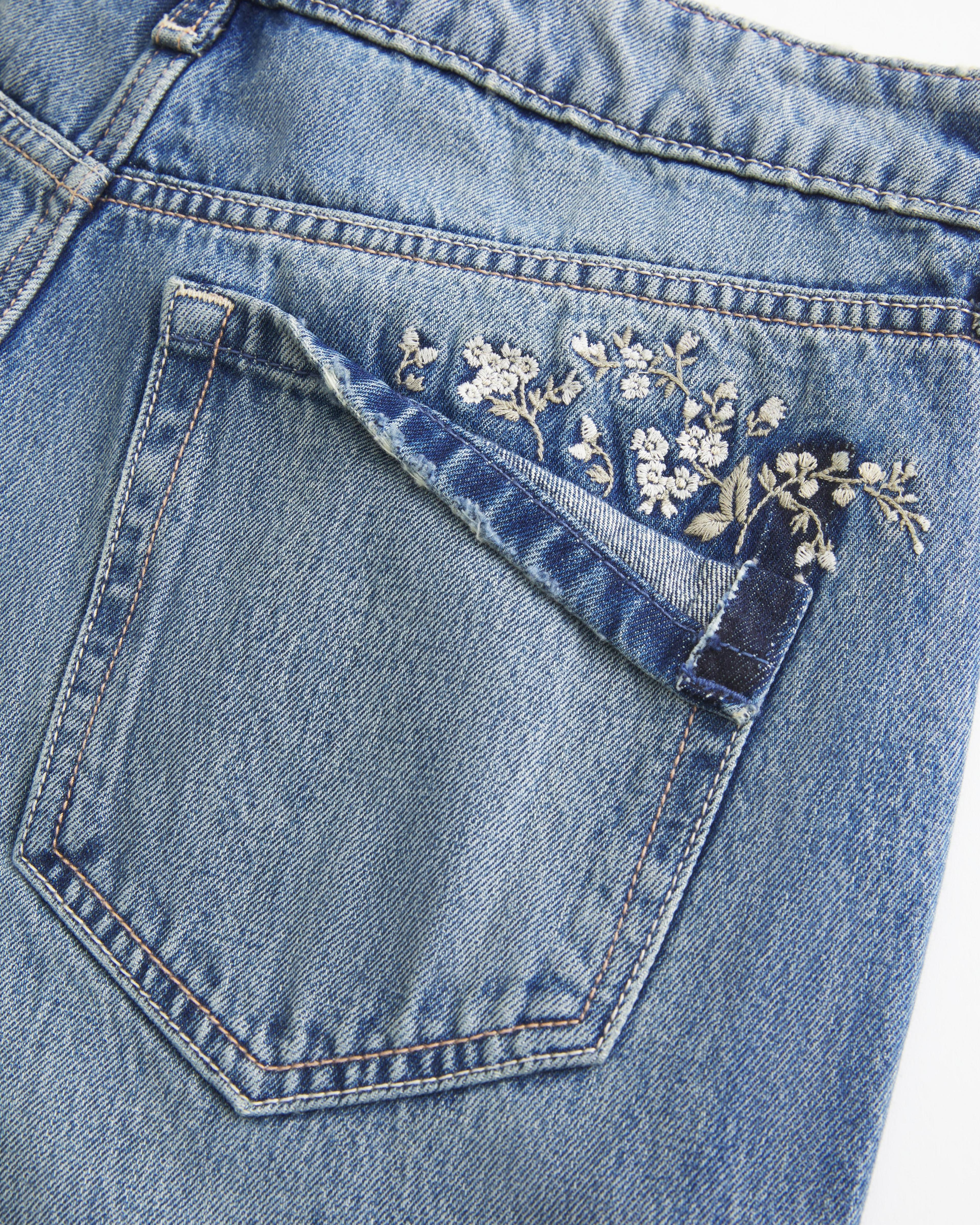 Low-Rise Floral Embroidered Medium Wash Baggy Jeans Product Image