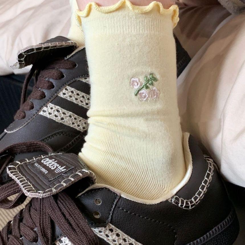 Floral Embroidery Crew Socks Set Product Image