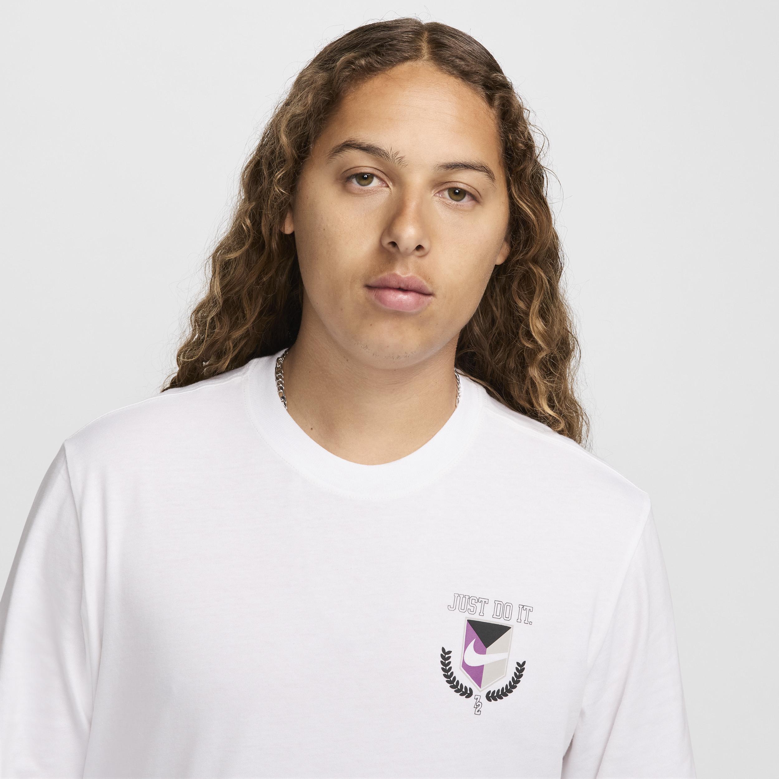 Nike Sportswear Men's Long-Sleeve T-Shirt Product Image