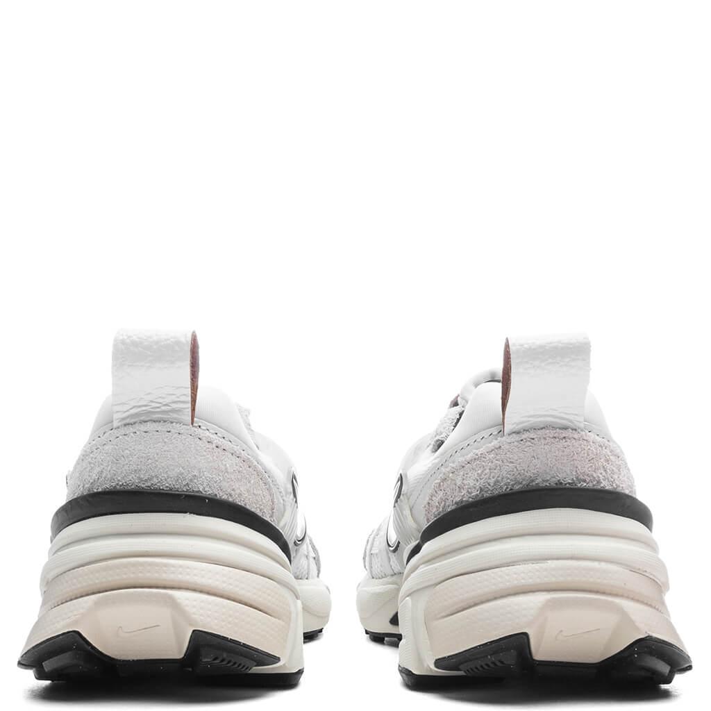 Women's V2K Run - Summit White/Chrome/White/Light Orewood Brown Female Product Image