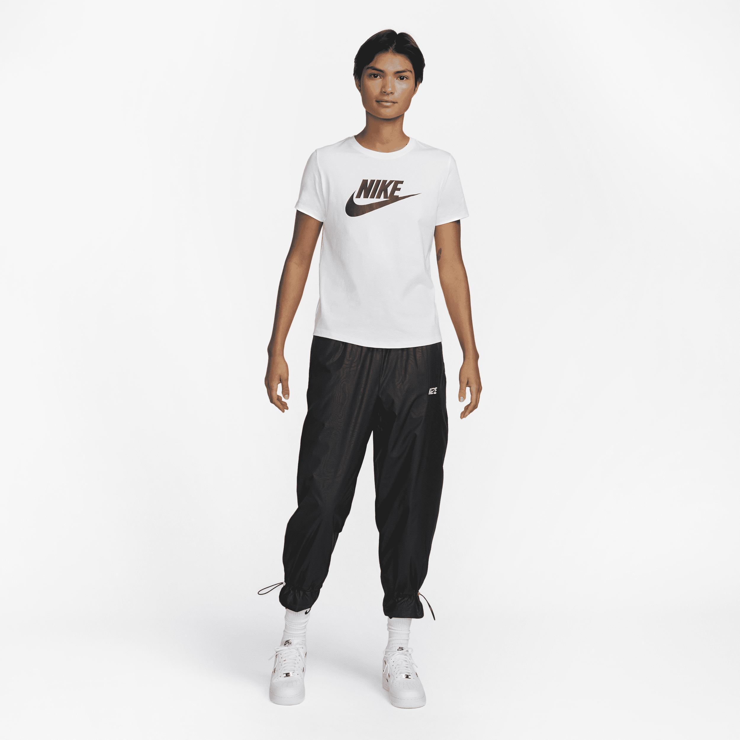 Nike Essential T-shirt Product Image