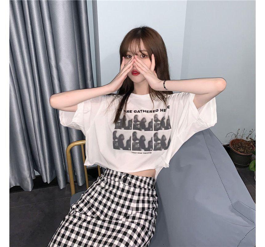 Short-Sleeve Crew Neck Graphic Print Cropped T-Shirt Product Image