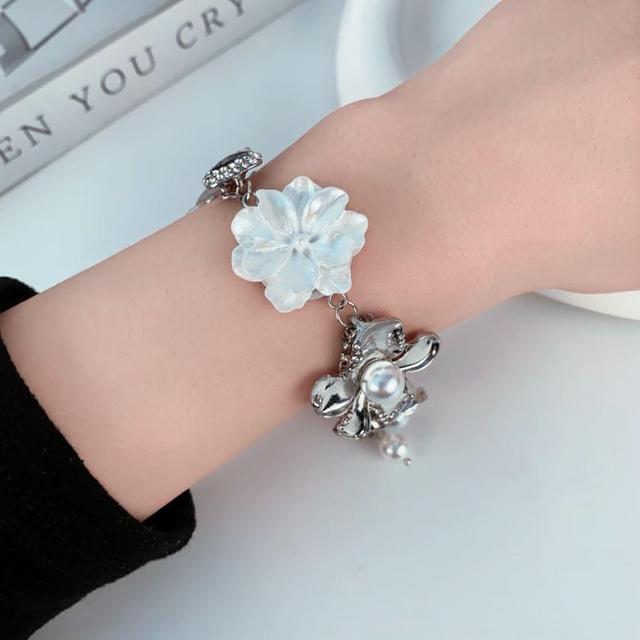 Floral Faux Pearl Resin Alloy Bracelet Product Image